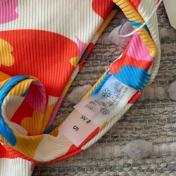 Aurelle Multicolor Floral Bikini Top NWT - Picture 4 of 5